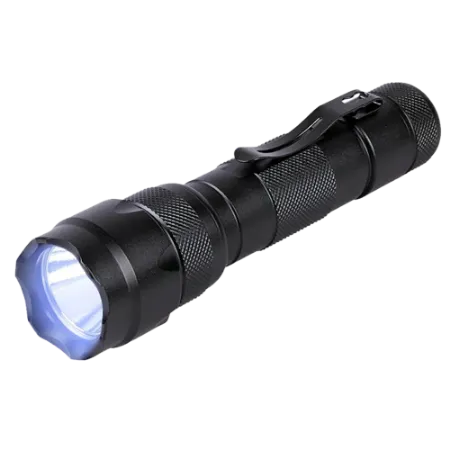 Imagem de A RacLite UV 395 é uma lanterna ultravioleta compacta e resistente, ideal para inspeções técnicas e laboratoriais. Com 395 nm e alcance de 30 m, oferece iluminação precisa e duradoura